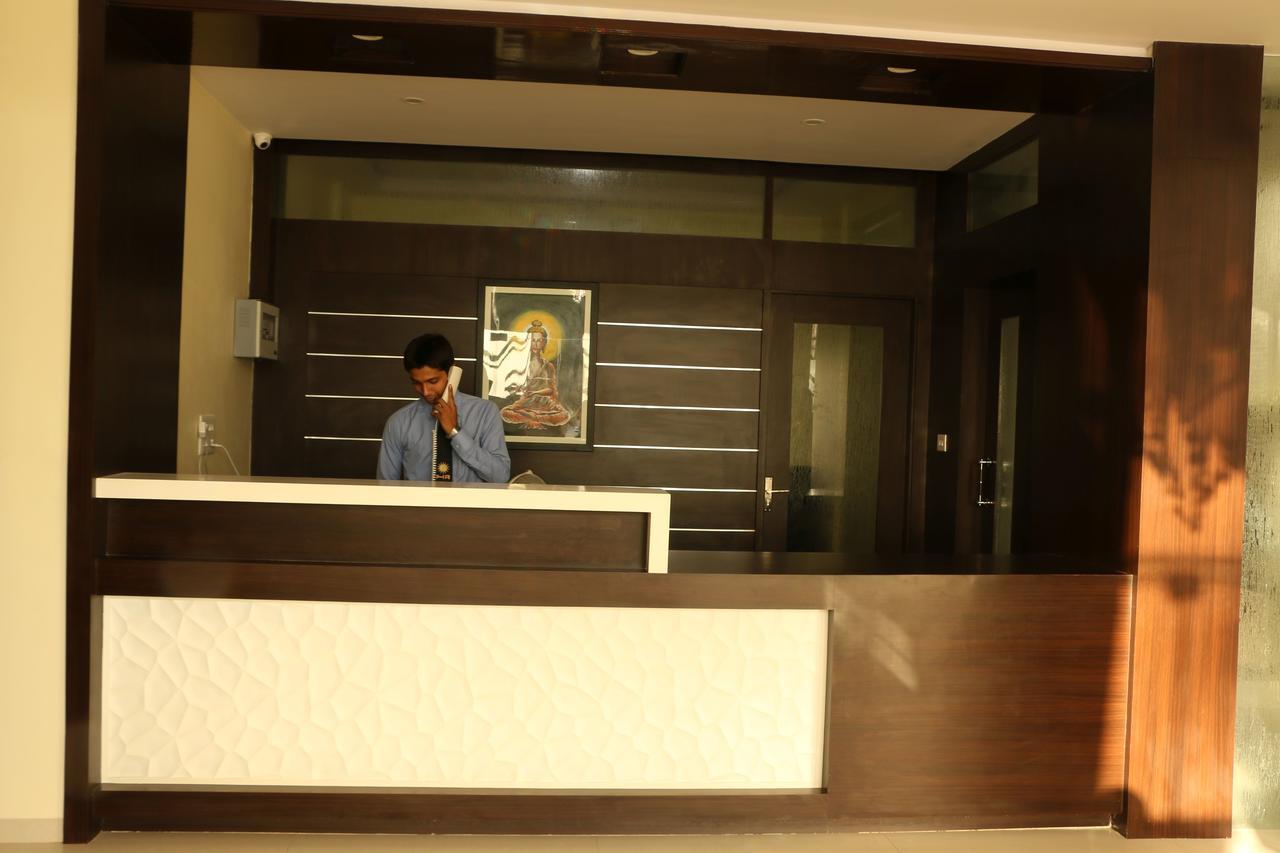 Hotel Reevanta Даман Экстерьер фото